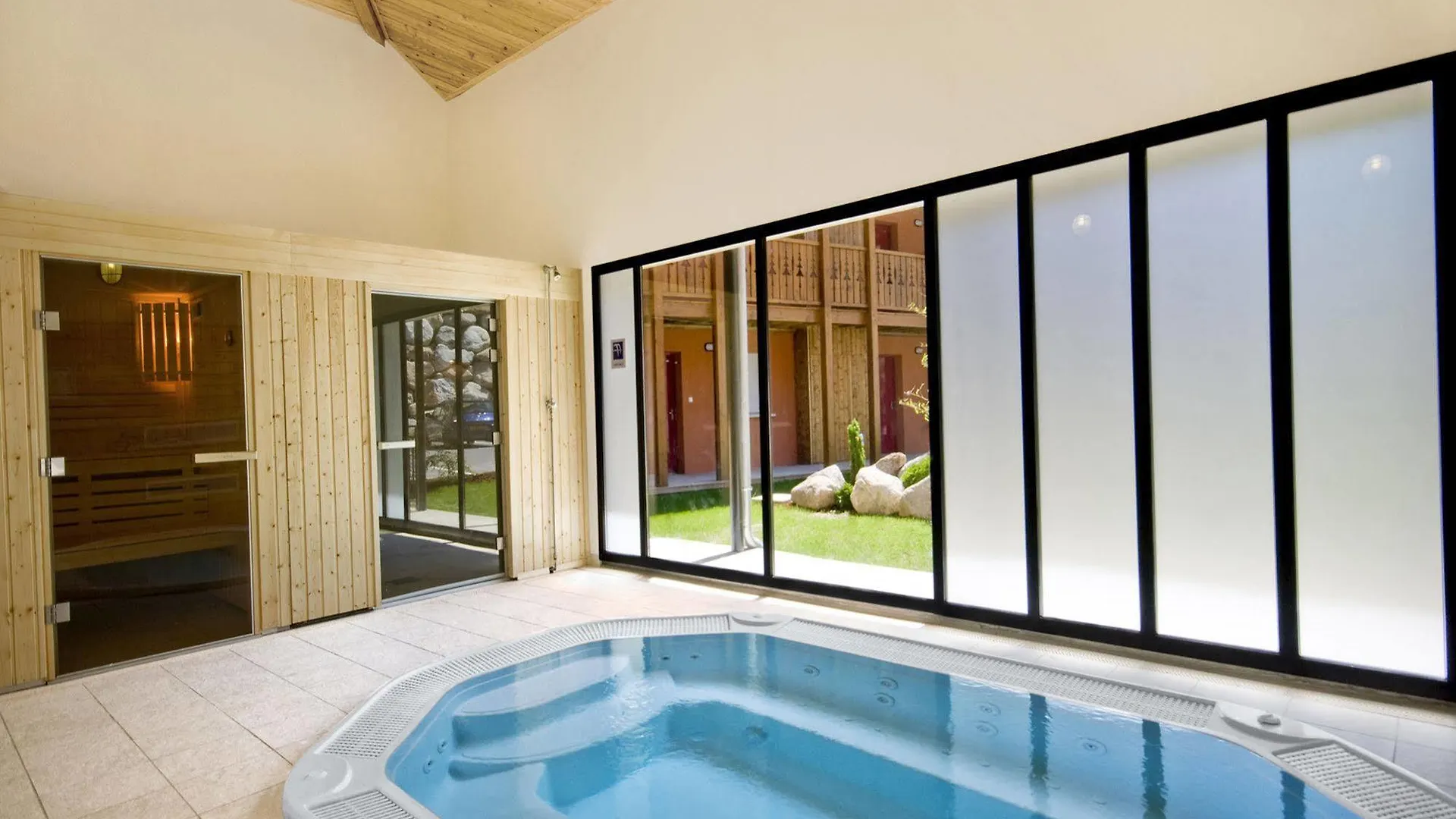 Lagrange Confort Les Chalets D'Ax Ax-les-Thermes Hotel